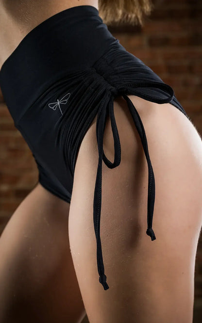 High Waist Drawstring Pole Shorts - Emma schwarz